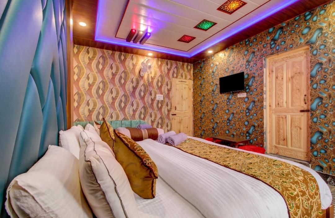 Hotel Royal Hameed Srīnagar Szoba fotó